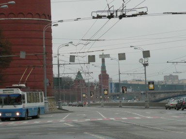 広大な街で感じる孤独と迷い