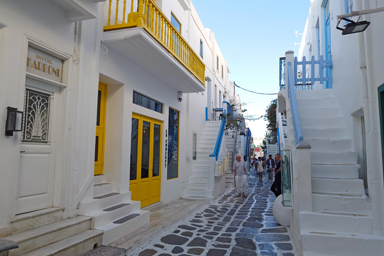 おしゃれな雰囲気が漂うミコノスの町並み