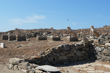 風化した彫像の表情