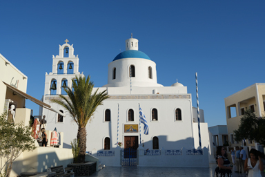 サントリーニの教会とその雰囲気