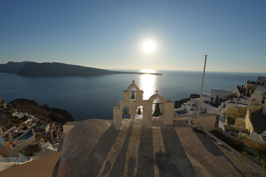 夕日に染まるサントリーニの風景
