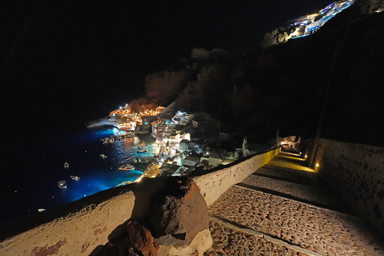 食後に登る断崖の階段