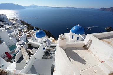 朝食のスクランブルエッグとコーヒー