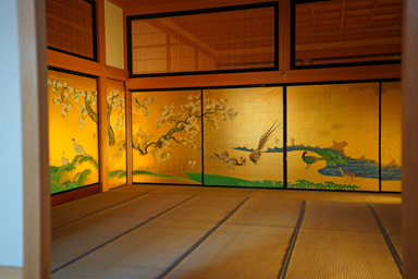 名古屋城の本丸御殿のクジャクの金屏風