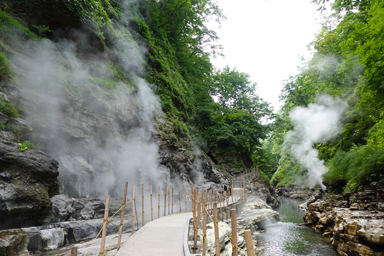 小安峡の大噴湯