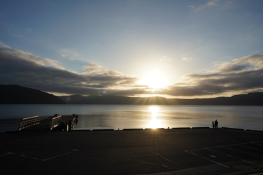 十和田湖の子ノ口港の夕日