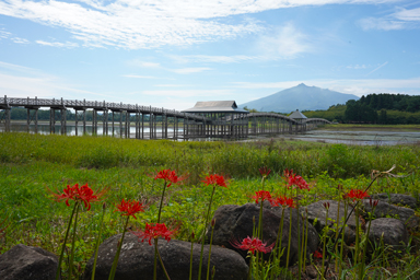 鶴の舞橋と岩木山