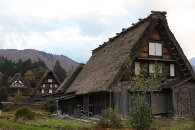 白川郷の雪景色と古民家