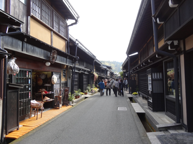 飛騨高山の古民家と土産店
