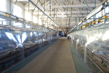 富岡製糸場の赤レンガ建築を正面から。