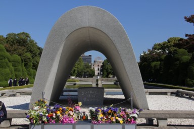 一直線に並ぶモニュメント