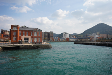 門司港とレンガ造りの建物