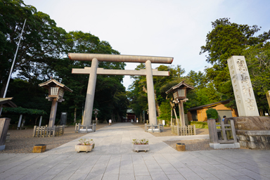 鹿島神社の鳥居と参道