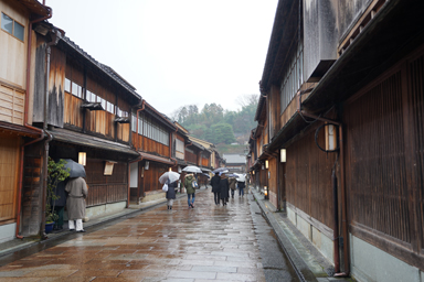 ひがし茶屋街の伝統的な街並み