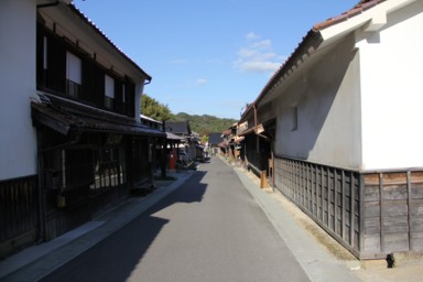 再生された町並みの活気