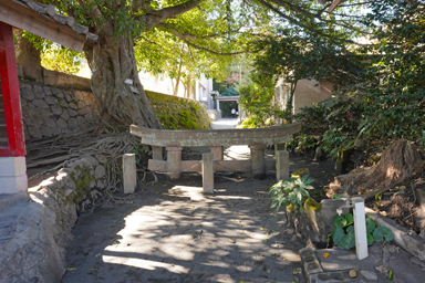黒神埋没鳥居の埋もれた鳥居