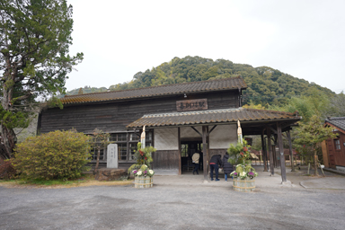 嘉例川駅の木造駅舎