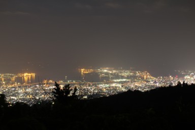 神戸の街並みと山の風景