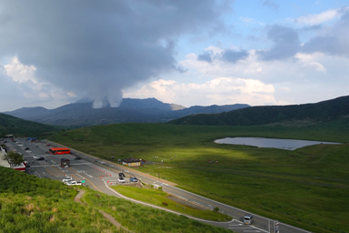 上から眺める草千里ヶ浜