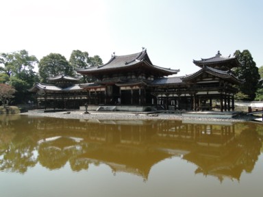 平等院鳳凰堂と池の反射