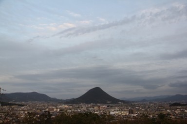 讃岐富士と田園風景