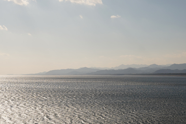海と七里御浜と紀伊山地
