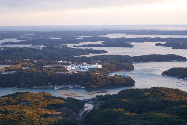 志摩の小島を眺める横山展望台