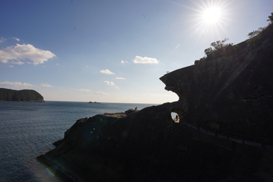 鬼ヶ城の岩壁と海岸線