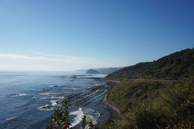 日南海岸の海岸線を走る絶景の道