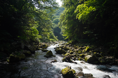 天安河原の神秘的な空間