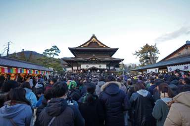 善光寺の初詣客