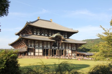 東大寺の大仏殿と広場