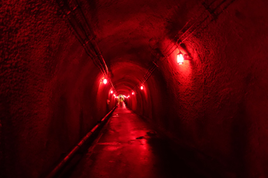 清津峡の遊歩道と光