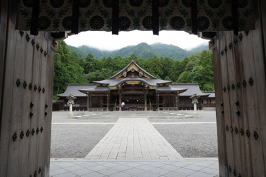 彌彦神社の本殿