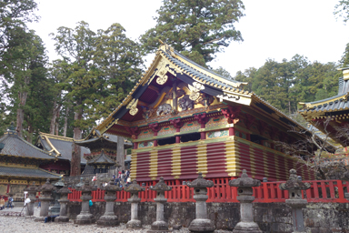 日光東照宮の神獣と灯篭