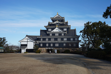 岡山城の黒い天守