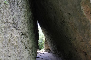 巨岩が重なる斎場御嶽