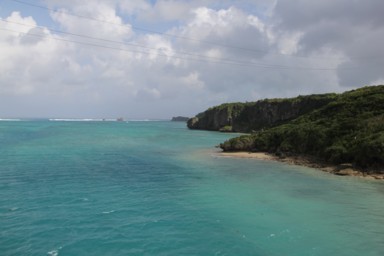 海中道路から伊計島