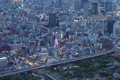 あべのハルカスの展望フロアから通天閣