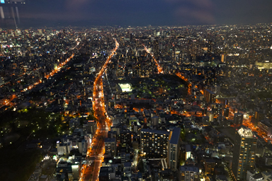 あべのハルカスの夜景と街並み