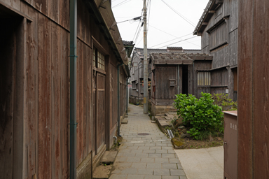 宿根木の狭くて古い路地