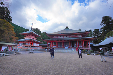 比叡山延暦寺の阿弥陀堂と法華総持院東塔