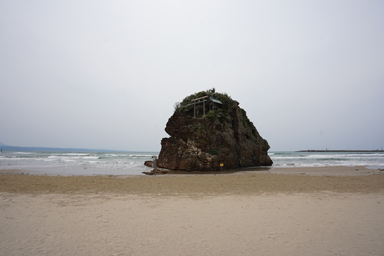 稲佐の浜の弁天島