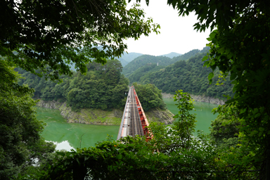 奥大井の山間と橋の風景