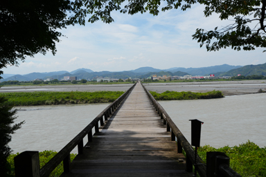 蓬莱橋の遠い対岸