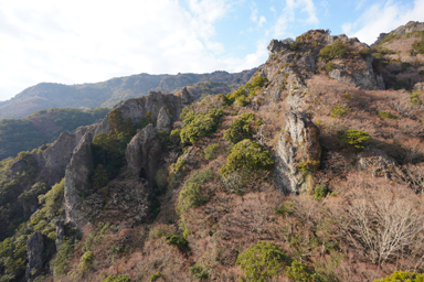 寒霞渓の岩肌がでる奇岩