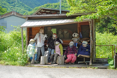 かかしの里の人形たち