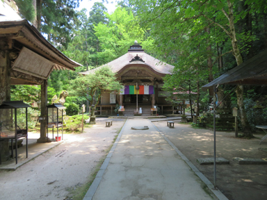 三徳山の登山道と石段