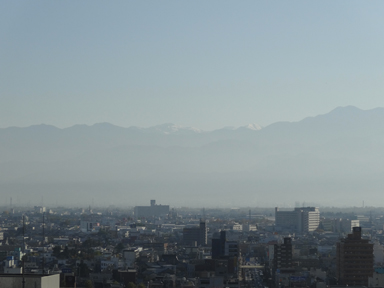 立山連峰の雄大な山並み