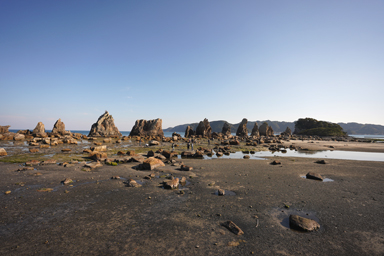 橋杭岩の岩場と潮だまり
